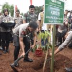 Peduli Lingkungan, Kapolri dan Panglima Tanam Pohon