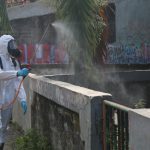 (Video) Satgas Aman Nusa II Covid-19 Pasukan gegana melaksanakan disinfektan di daerah Kec. Cipayung depok