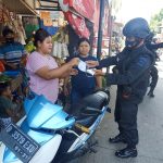 Personil Pasukan Gegana Gelar Patroli Tegakkan Aturan Wajib Masker